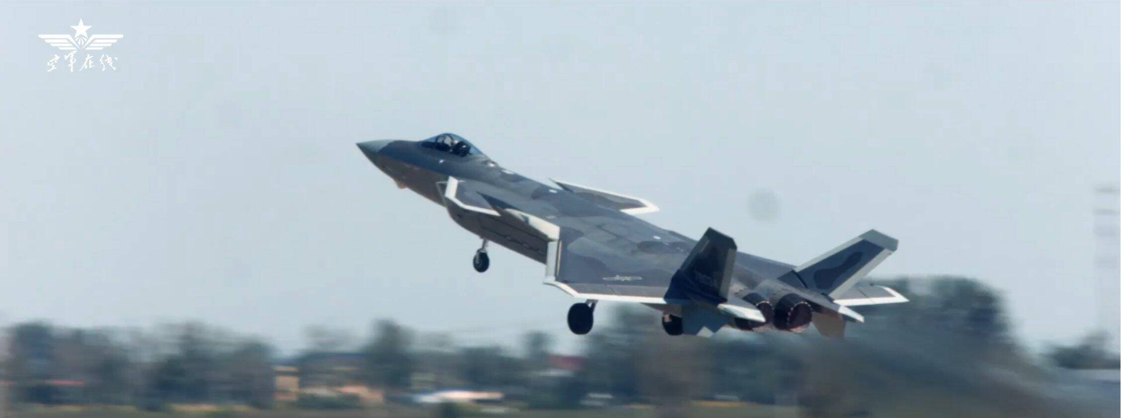 首飞十周年之际空军放出歼20猛照证实国发改进版已经服役