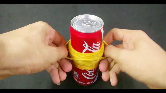 200跟橡皮筋绑在可乐上可乐罐会爆吗