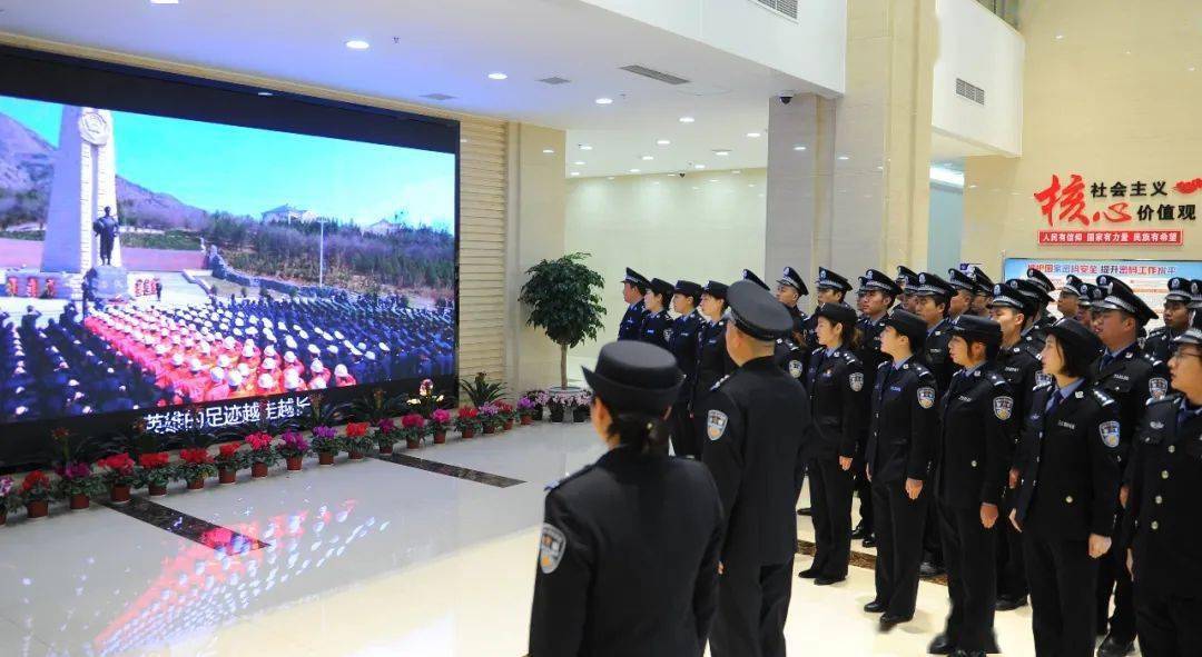 奉节警方举行庆祝首个中国人民警察节入党,入警宣誓仪式_公安