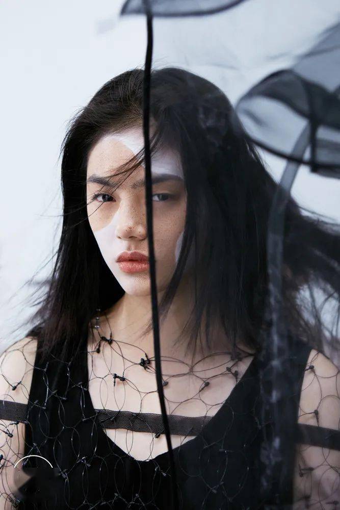 无论头发的长度和发型如何,空气感一直都是日杂风发型强调的.