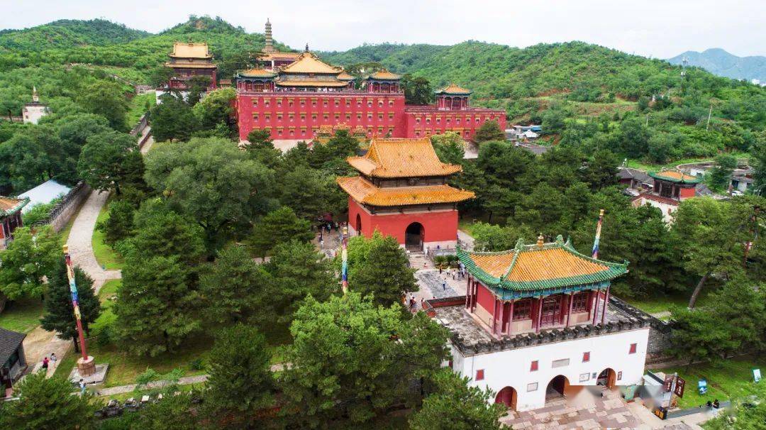 图/视觉中国其他诸如,殊像寺仿造五台山殊像寺建造;罗汉堂仿造浙江