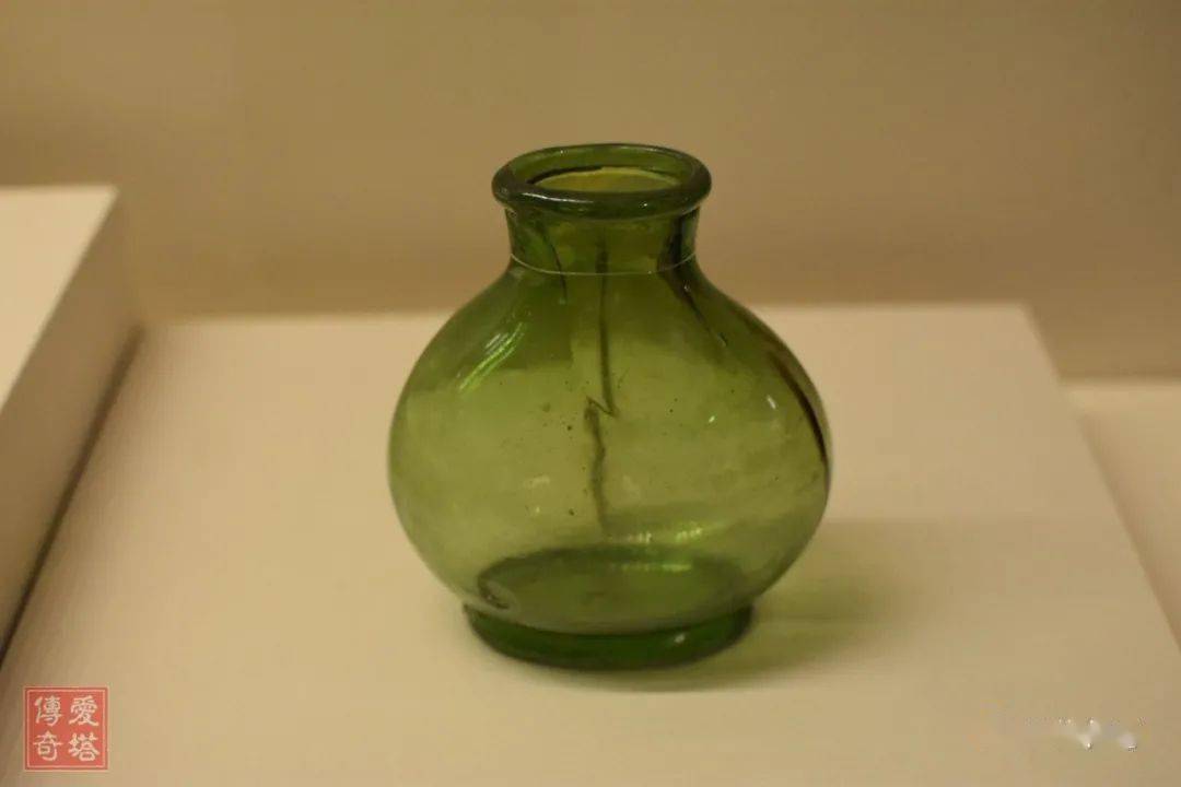 李思训墓椭圆形绿玻璃瓶李思训墓出土的石棺收藏在西安碑林博物馆