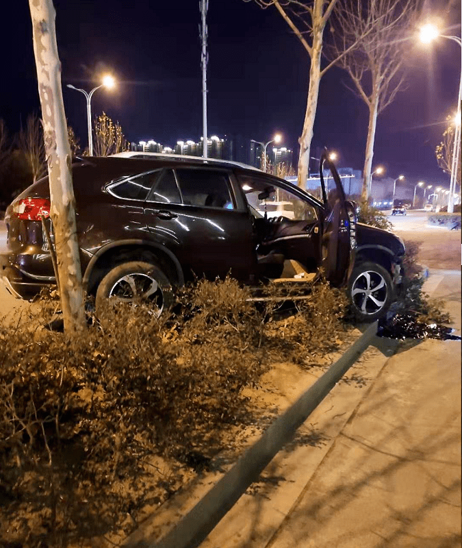 晚上撞车事故图片图片