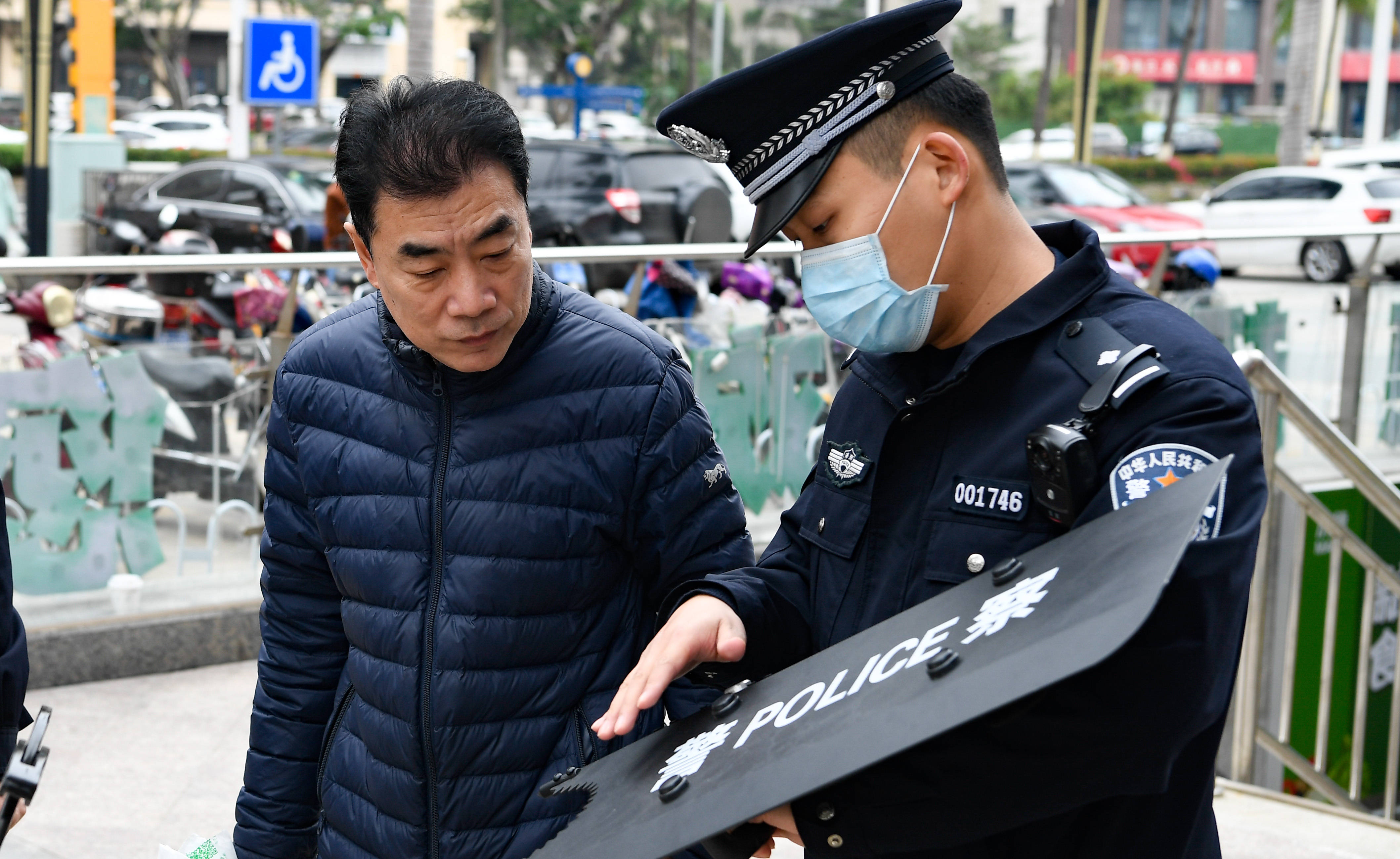 海口:警民互动同庆警察节