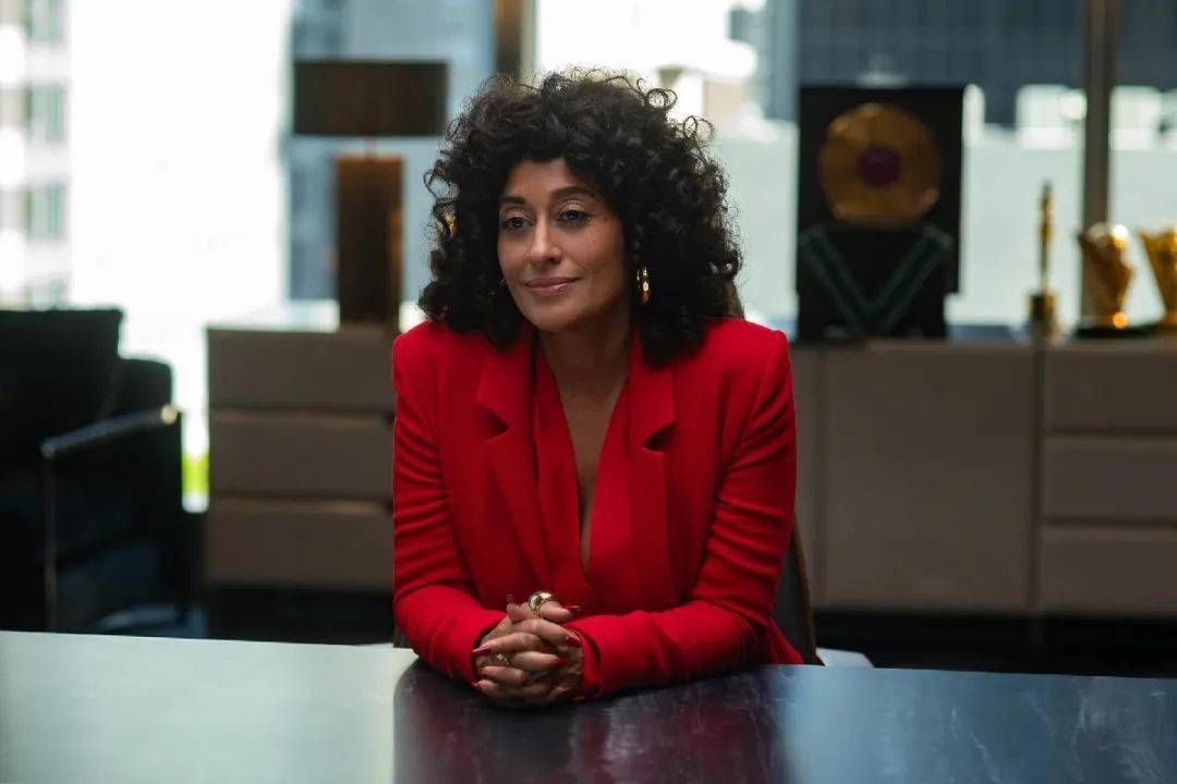 即将上映天后小助理定档1月15日菜鸟打工人上演职场逆袭