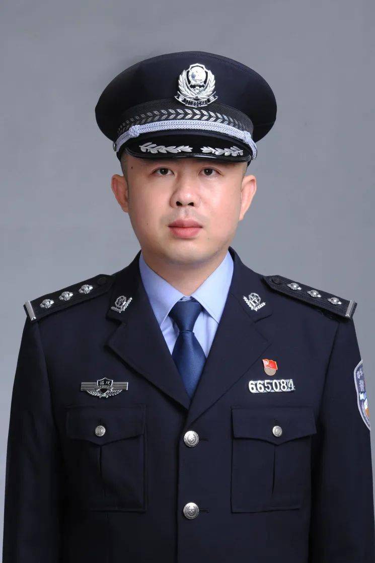 "最美基层民警"揭晓!向明溪这位警察致敬!