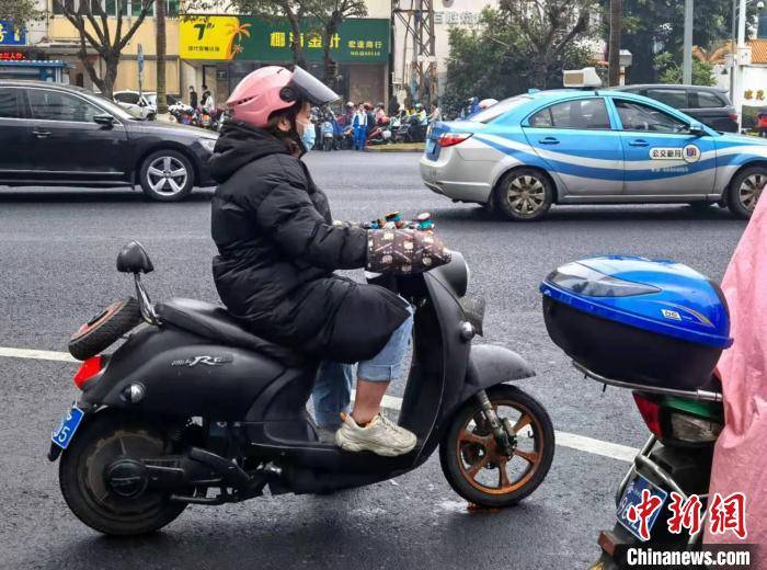 海南启动寒冷灾害预警响应 气象部门辟谣"60年来最冷春节"