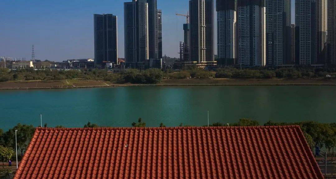 康乐江畔·公园小镇"项目位于南宁市青秀区滨江路,坐落于美丽的邕江