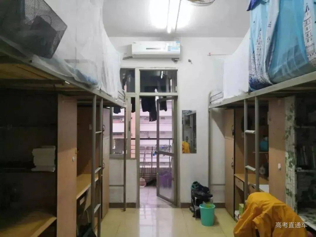 毫不夸张!国内这30多所大学宿舍堪比星级酒店,考上“度假”4年_阳台