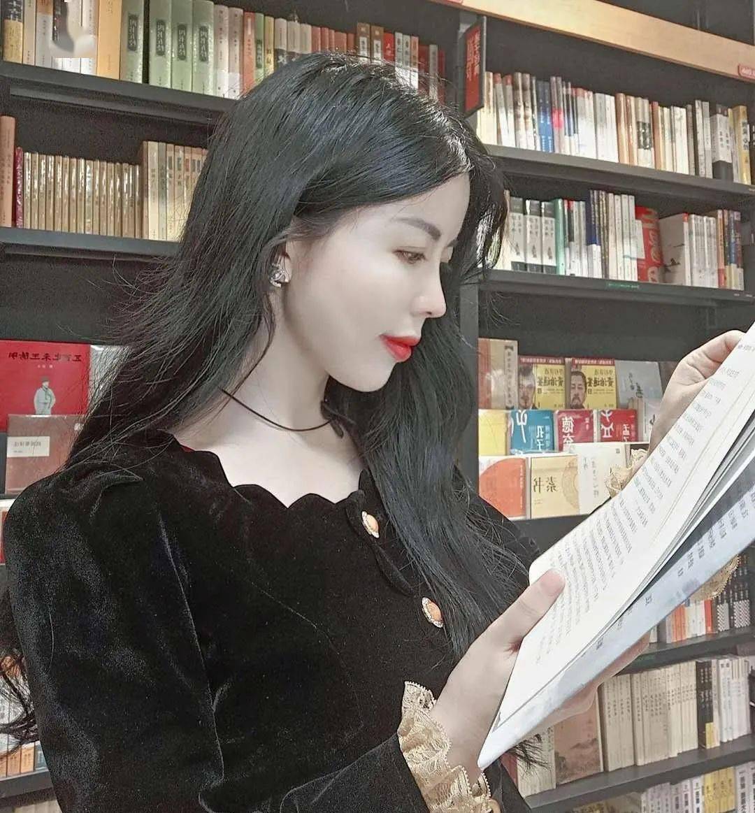 小丹,1990年,专科,从事个体的英山单身姑娘