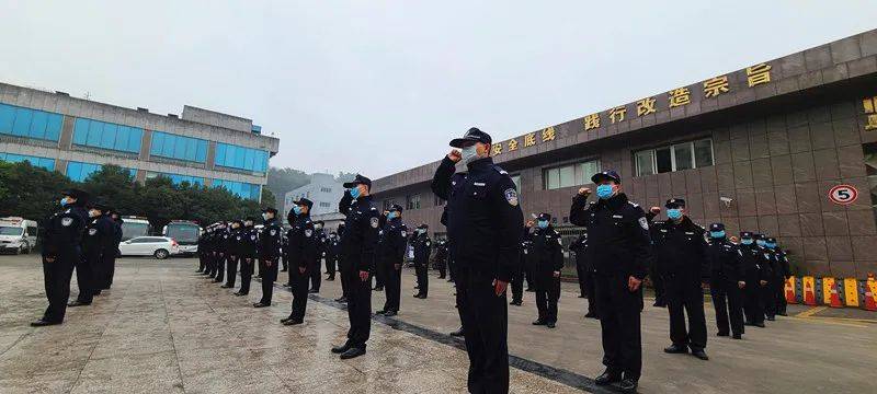 警旗獵獵同唱警歌重慶監獄系統致敬首箇中國人民警察節