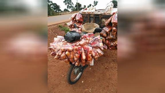 实拍非洲面包车,全是我小时候的最爱