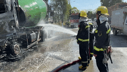 恩平温泉路一搅拌车发生自燃!