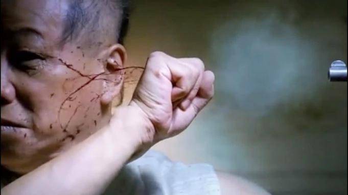 盘点影视中徒手抓子弹的翻车场面火云邪神装逼失败手掌被打穿