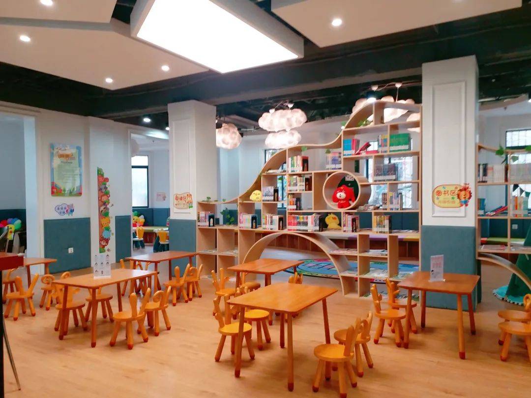 为打造"1 x"儿童友好社区阵地格局,瑞金二路社区图书馆分馆作为其中