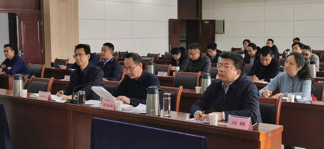 白银市政府副市长高云翔代表市委,市政府向国家体育总局冬季运动管理