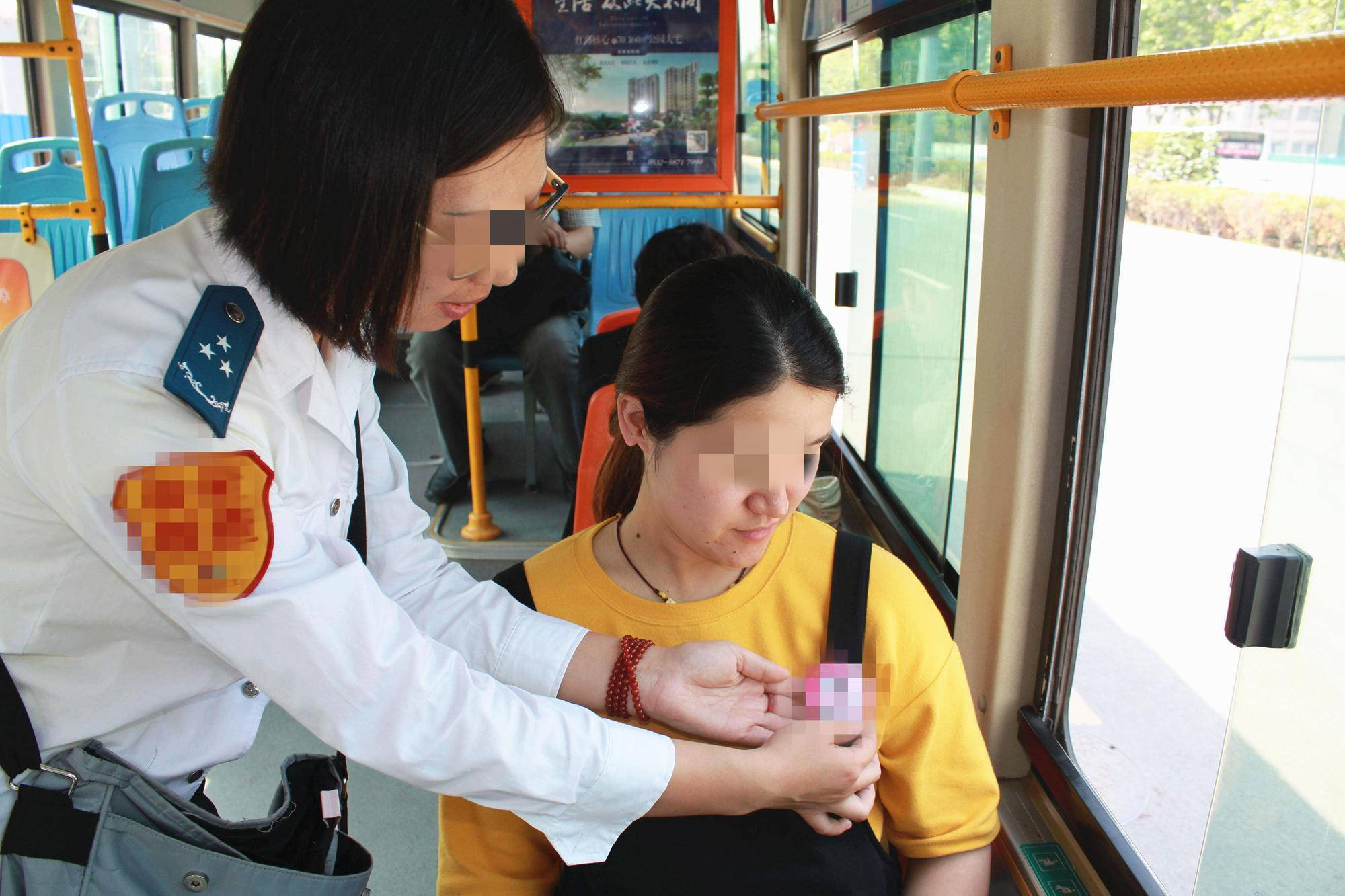 大妈要求孕妇让座遭拒大骂孩子早晚得掉孕妈的反击真解气