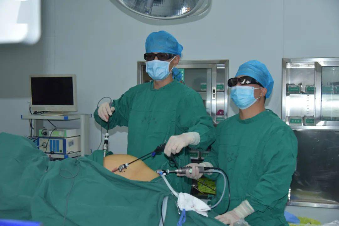 云县人民医院成功完成首例3d腹腔镜下肝右叶血管瘤切除术-搜狐大视野