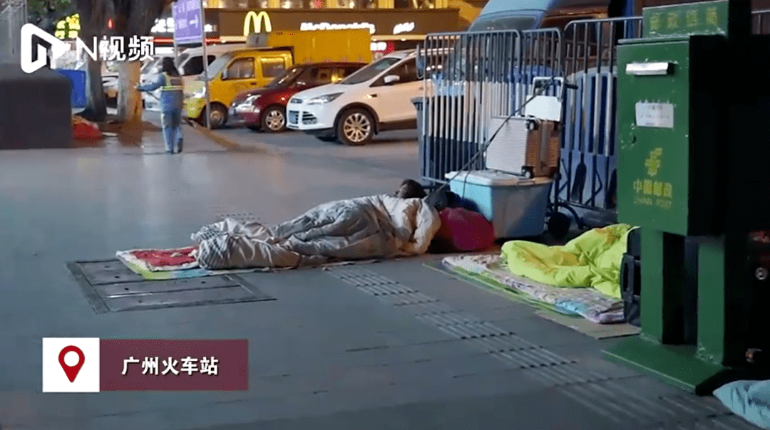 广州速冻夜73岁乞讨老人离开救助站选择睡大街