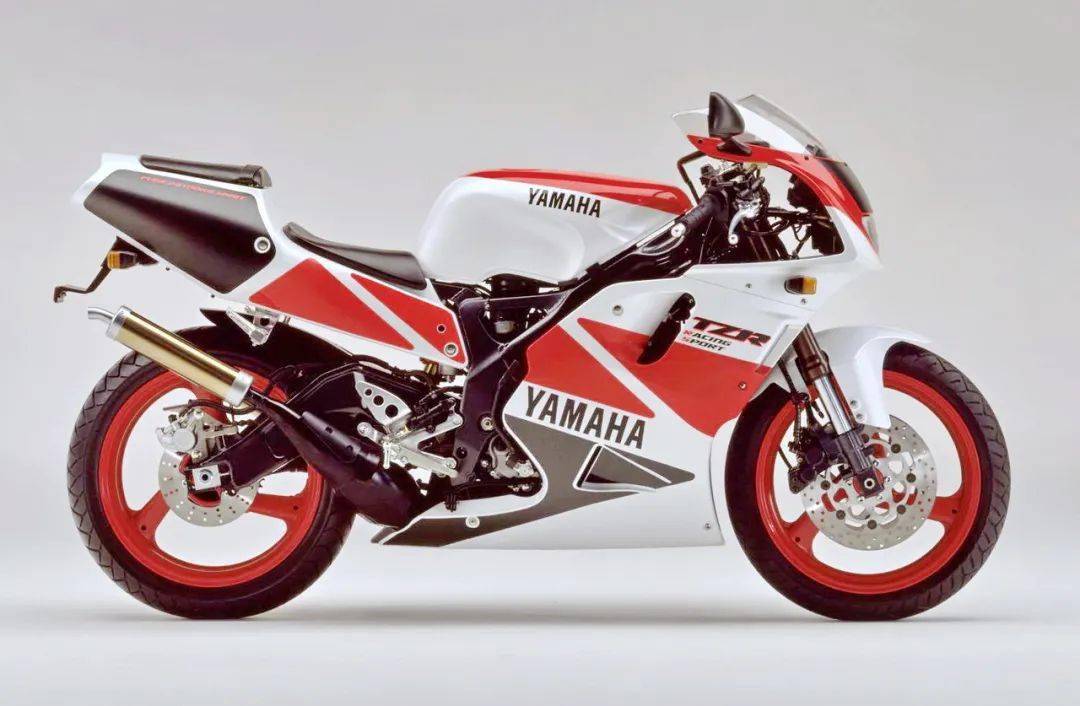 yamaha 过去的经典配色,粉红的四冲程