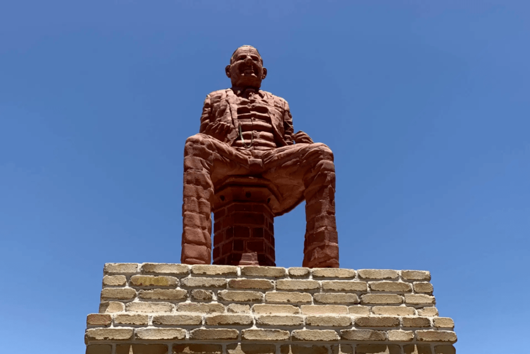 珀斯出现神秘雕像!官方期盼与创作者取得联系_gail