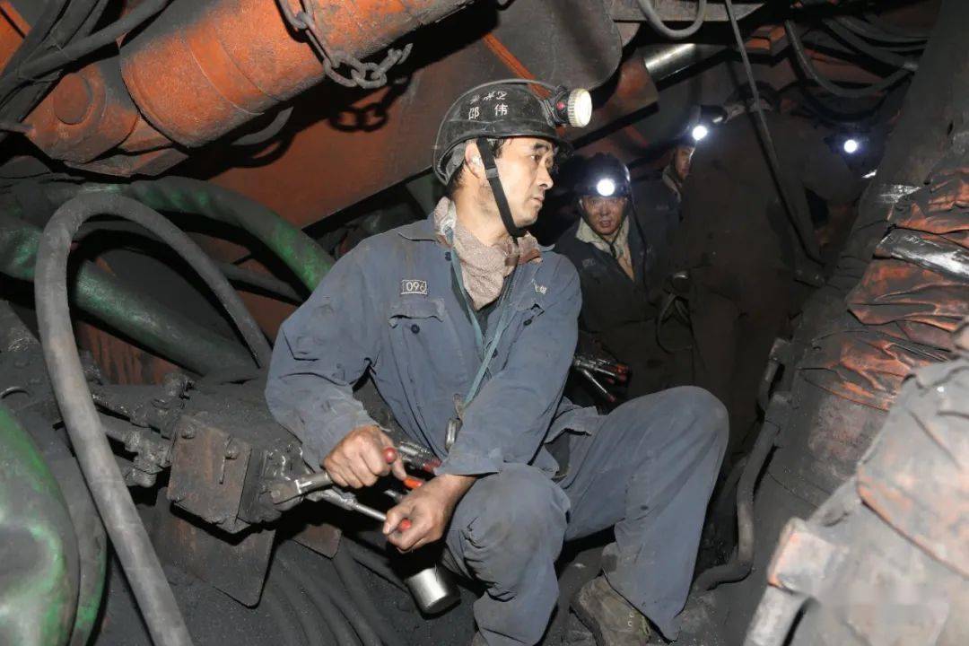 他站在安全最前线