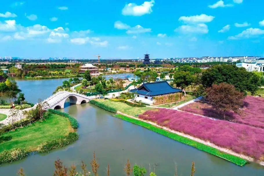 櫻花公園位於平湖鍾埭街道鍾溪路西側,虹光路北側,佔地面積33萬平方米