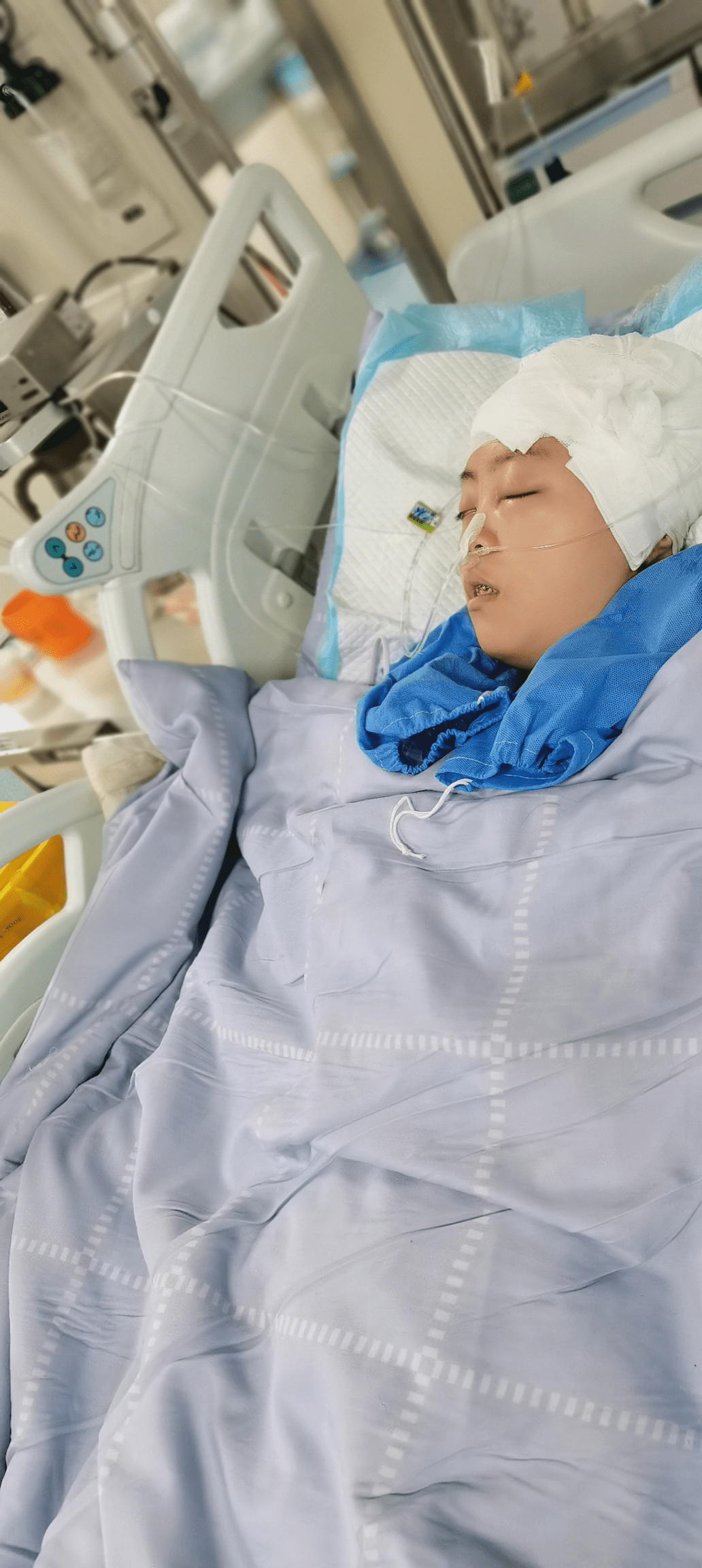 长沙雅礼16岁女生英语课晕倒,颅内出血紧急抢救,单亲妈妈:女儿一定能