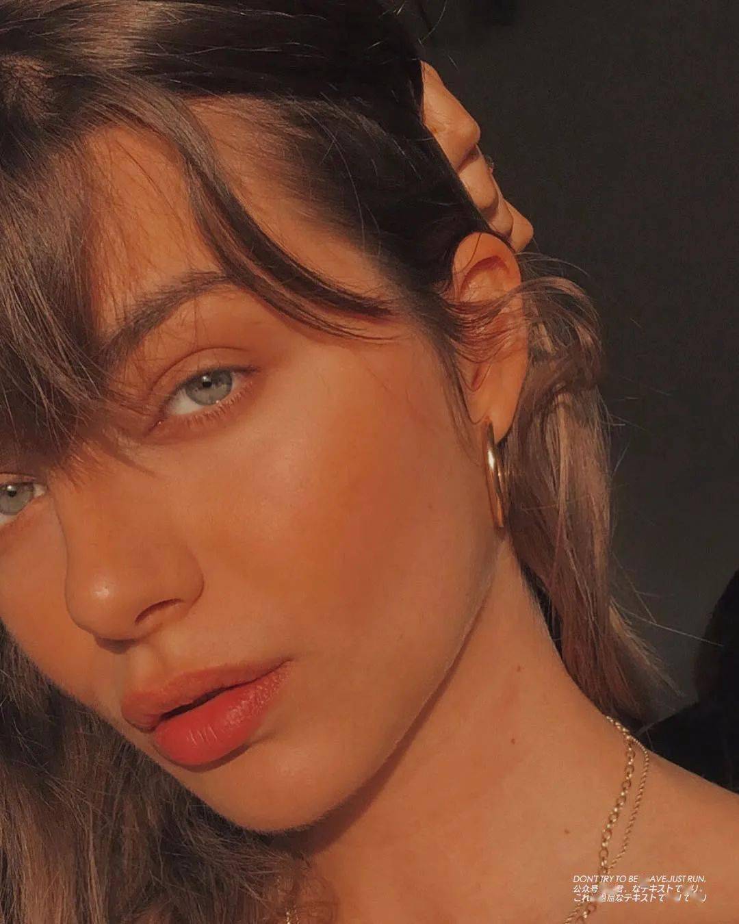 mara lafontan丨罗袖动香香不已 红蕖枭枭秋烟里