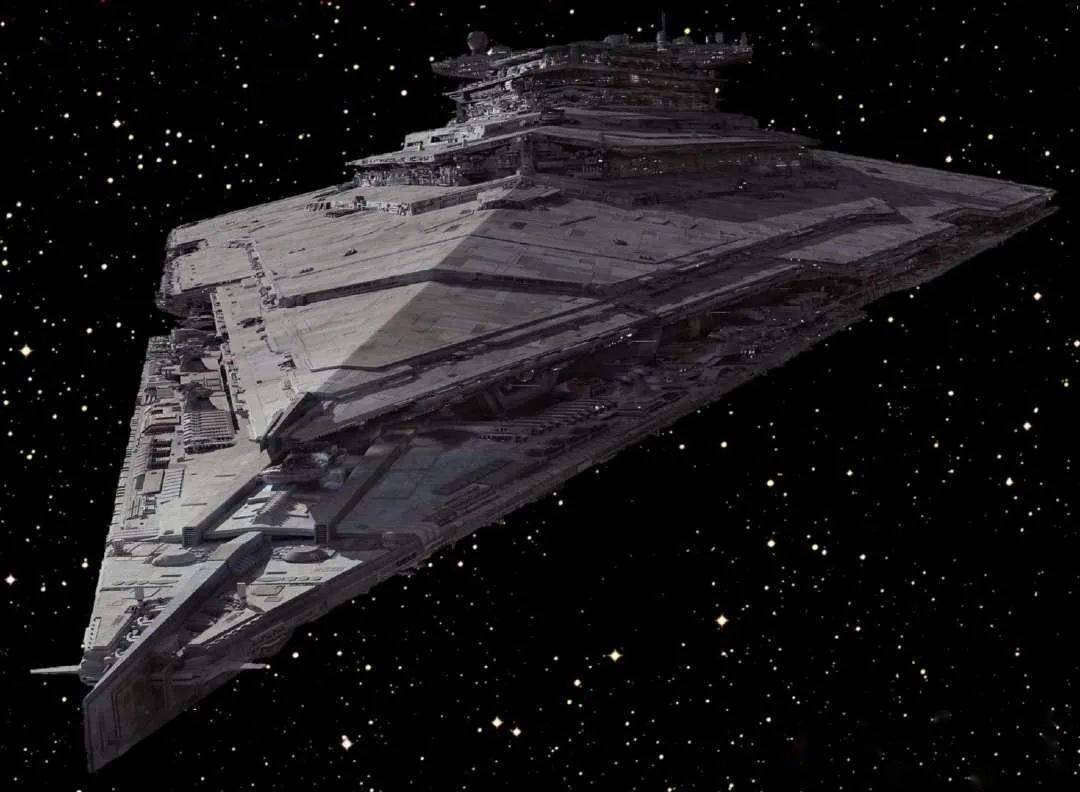 大到难以形容的机身阻挡了恒星超高的辐射给星球带来的伤害,同时战舰