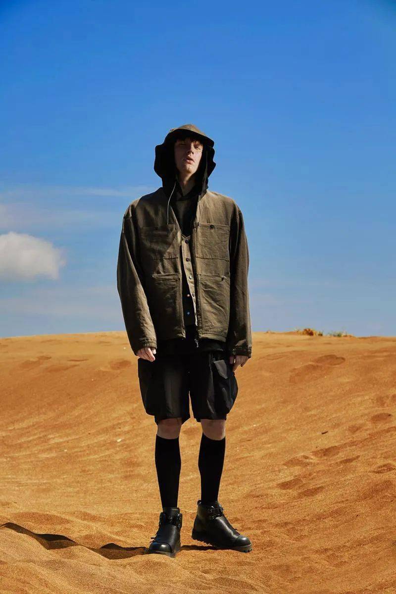 ulsum丨在热情的沙漠衣服里的确需要一台风扇