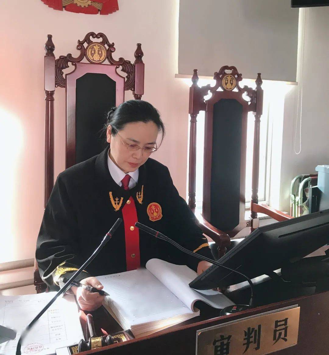 点赞即墨法院法官张红荣获全国法院办案标兵称号