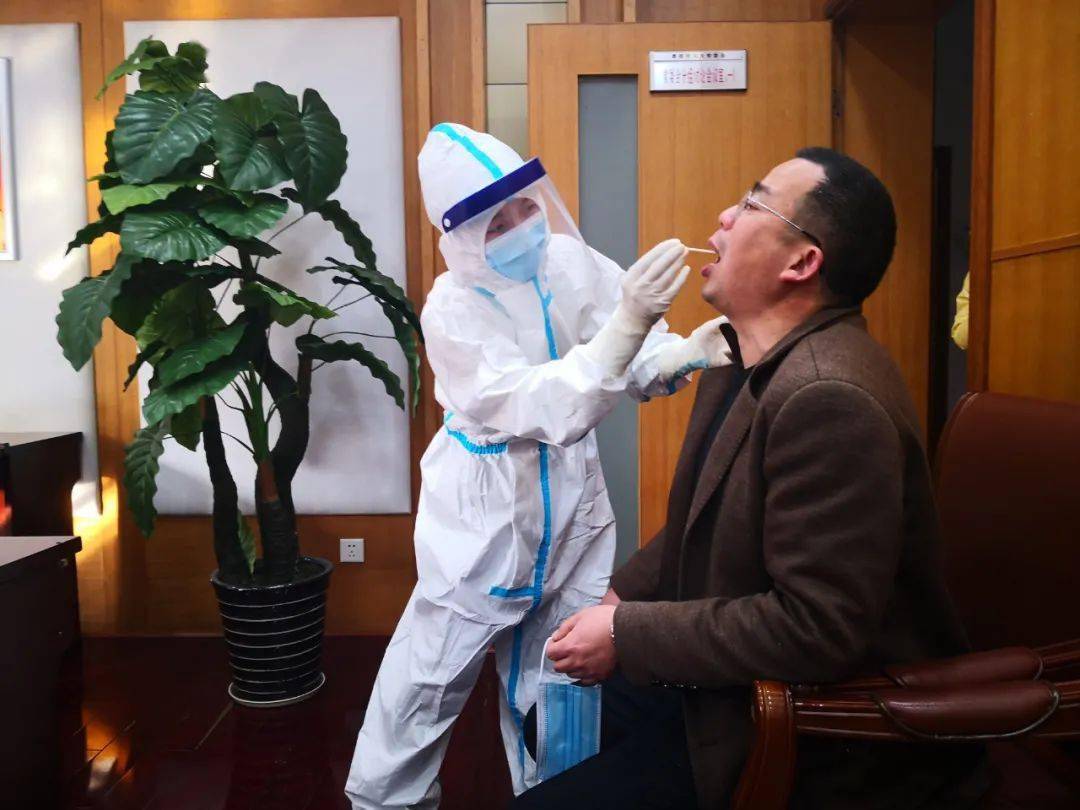 两会倒计时娄底开展会前核酸检测
