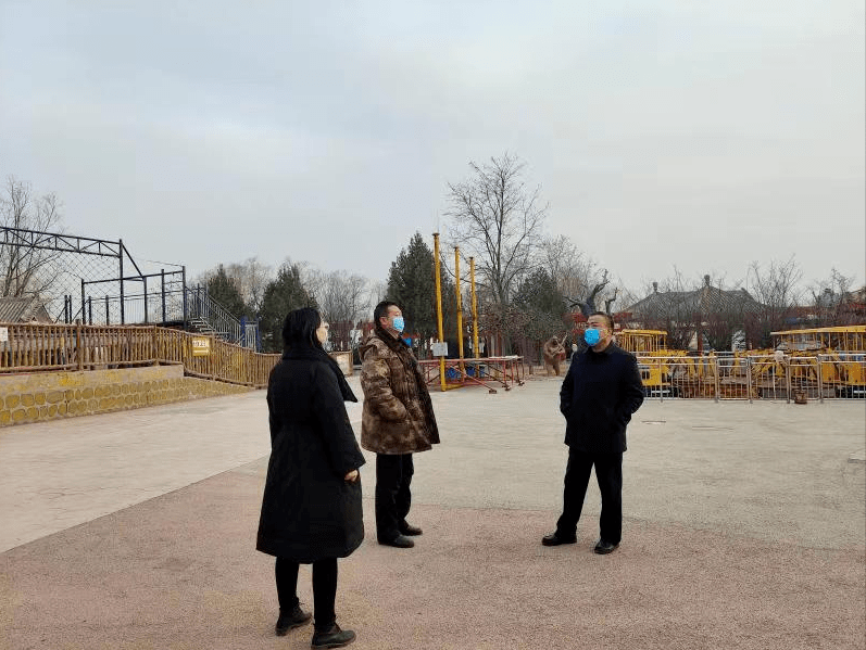 1月14日下午,市文化和旅游局副局长康菊芬带队对矿区天地人歌厅,迪加