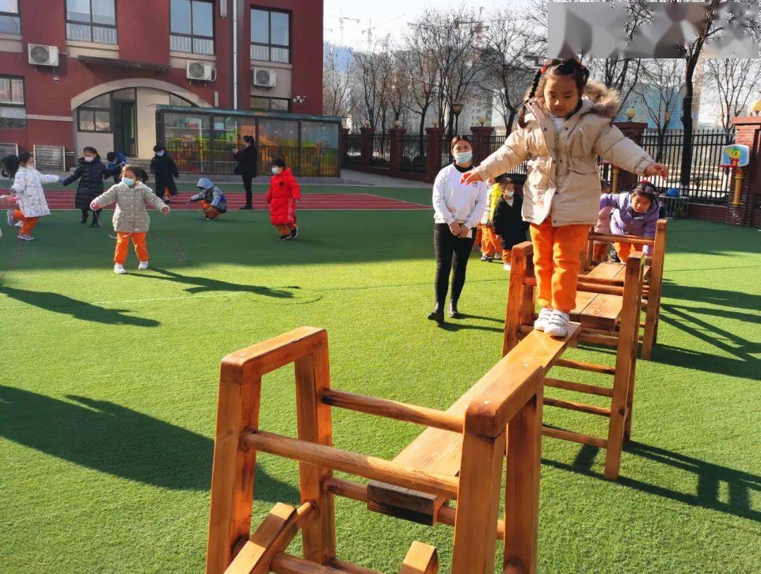 健康成长"吉的堡橡树湾园户外活动及室内游戏_幼儿