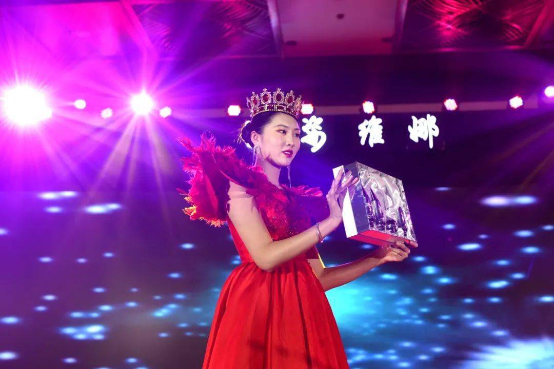 凝心聚力势必不凡泓姿维娜2020年终盛典完美落幕