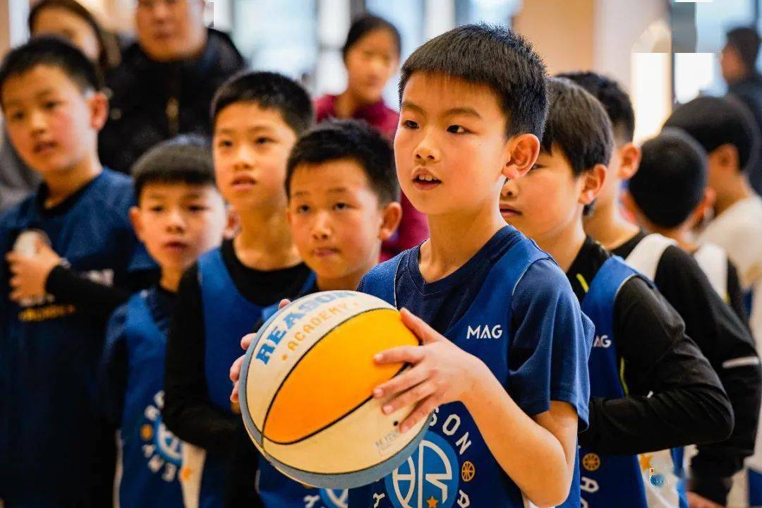 商旅消费季悦胜体育这才是精英少年该有的模样