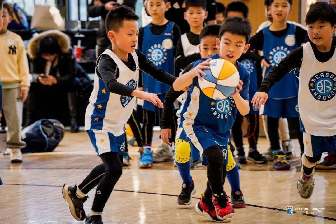 商旅消费季悦胜体育这才是精英少年该有的模样