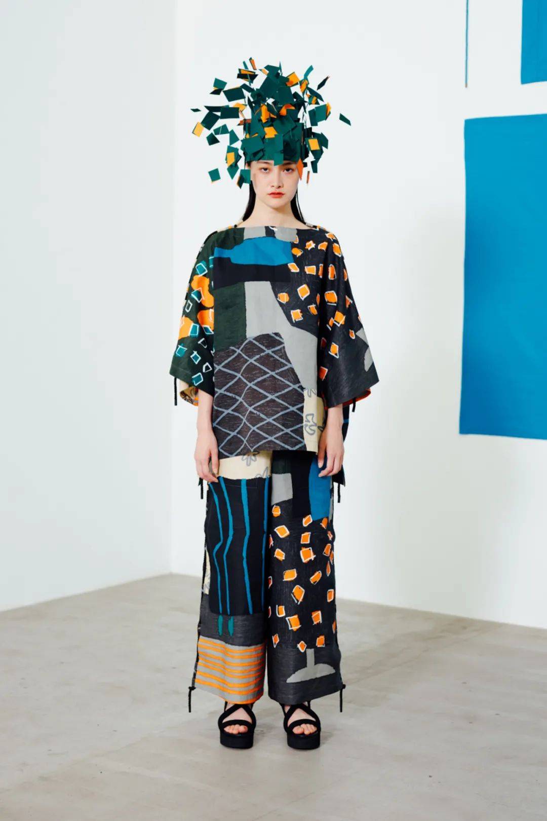 三宅一生"一块布"之面料折叠术2021春夏最新玩法,压缩与拆解!