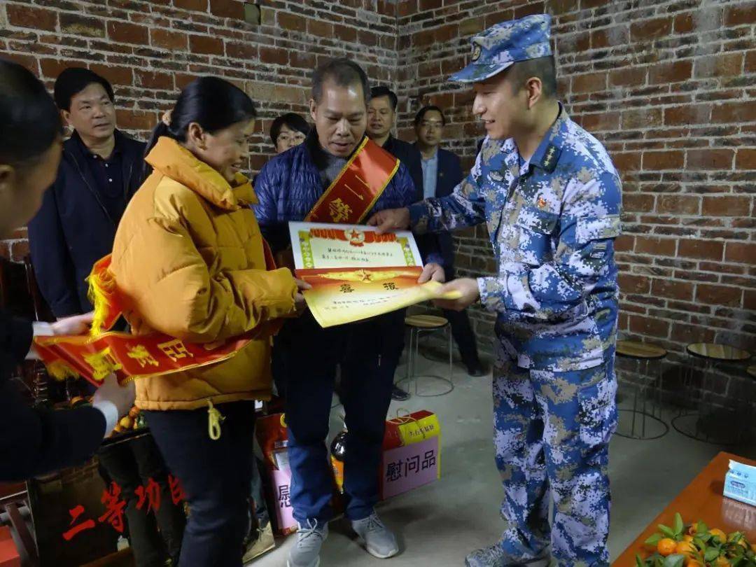 桂平蒙圩梁桂源兵哥哥荣立二等功!市长亲自送喜报!是你们村的吗?