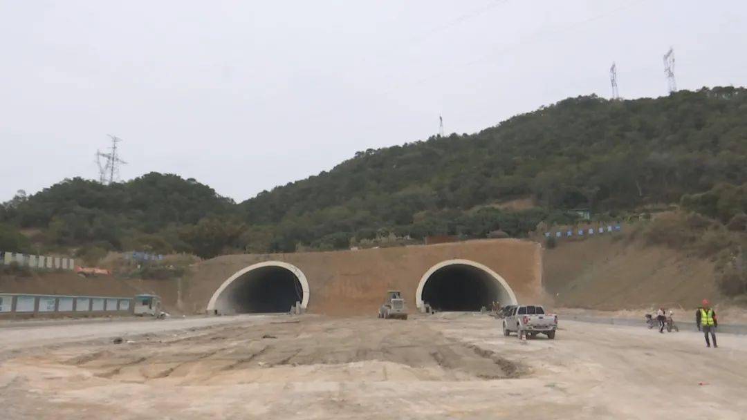 虎头山隧道双线贯通!南滨到磊广路段亚青会前通车_汕头