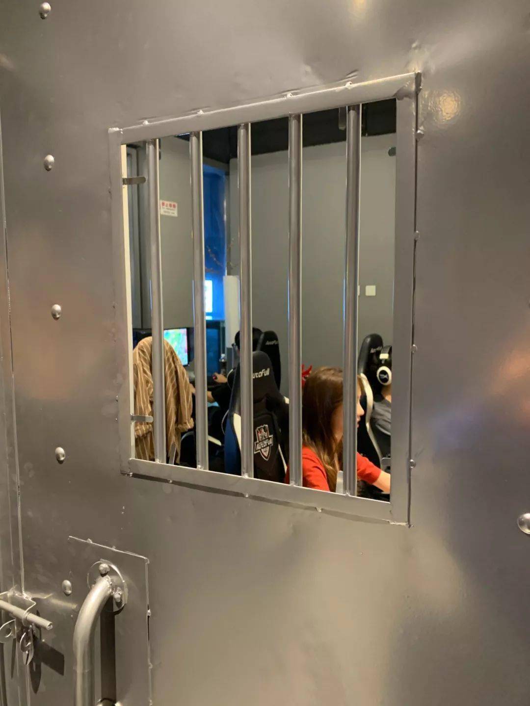 网吧里的vip包间!你一定没见过