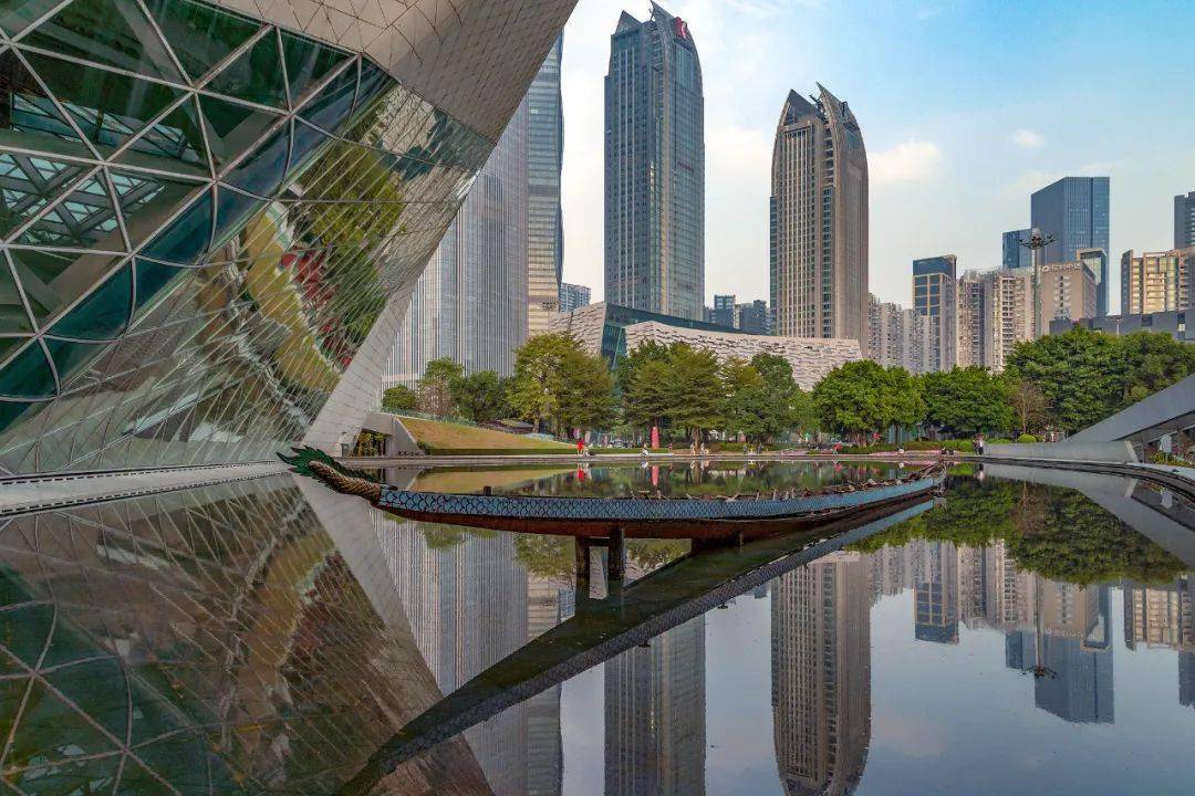 广东省人口面积经济总量_广东省流动人口暂住证(2)