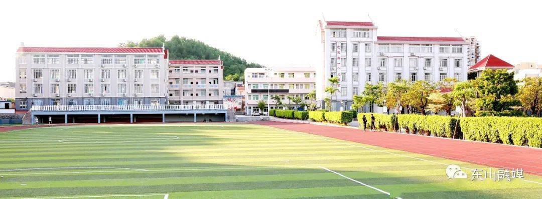 西埔中學舊址銅陵城區一,改擴建東山二中東大門和建設教學樓,學生