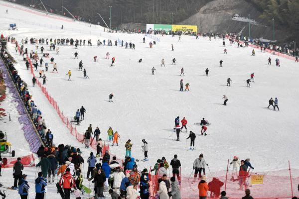 谁说只有北方能滑雪？杭州滑雪爱好者家门口实现滑雪自由