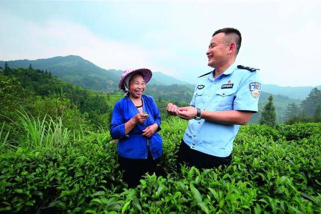 进农村贫困人口脱贫_脱贫攻坚图片(2)