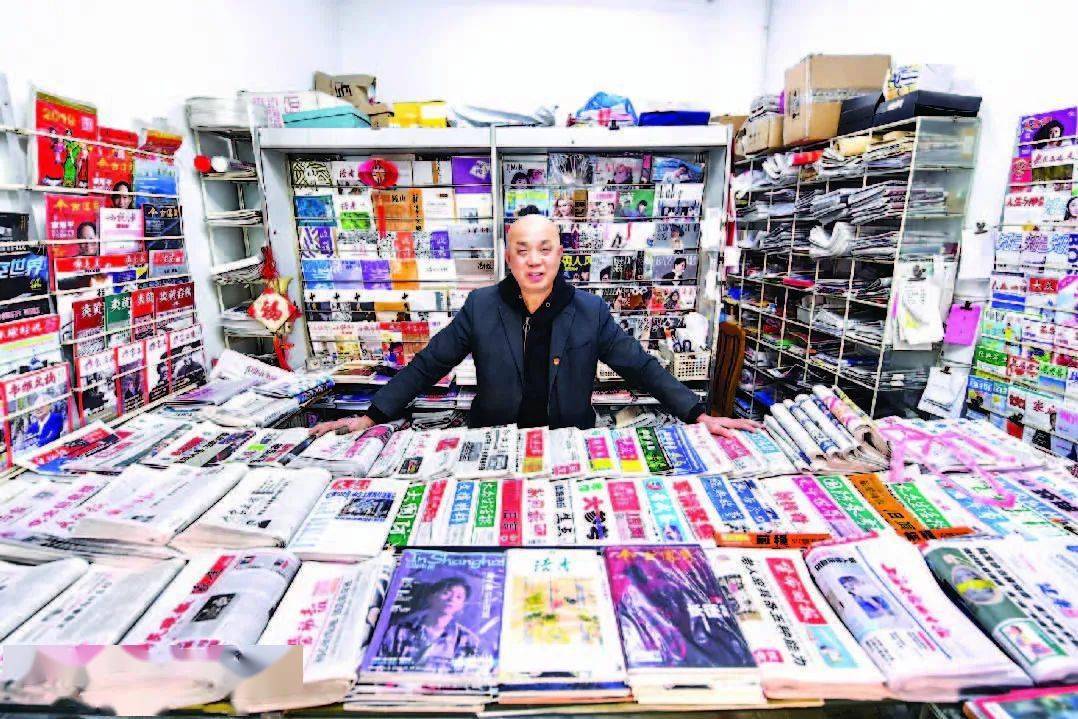ky.com：
【人间】申城：坚守32年的最后一家报刊门市部 零售的是报刊 带走的是情怀(图1)