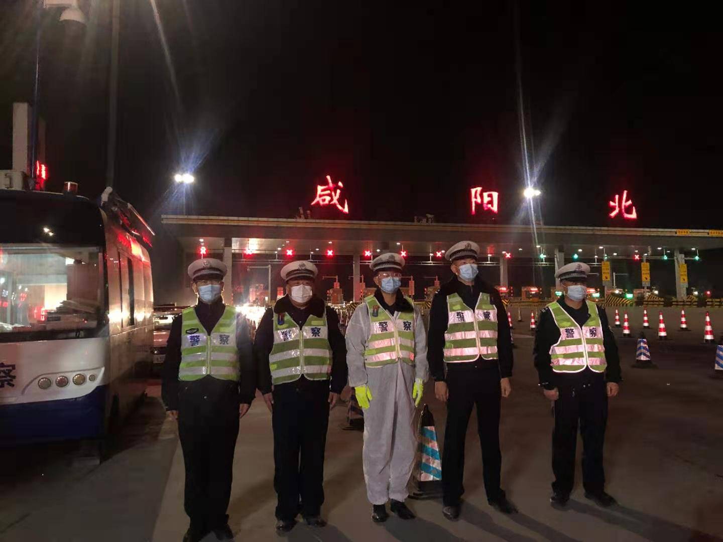 咸阳高交大队:咸阳北疫情防控点全力以赴开展疫情防控工作