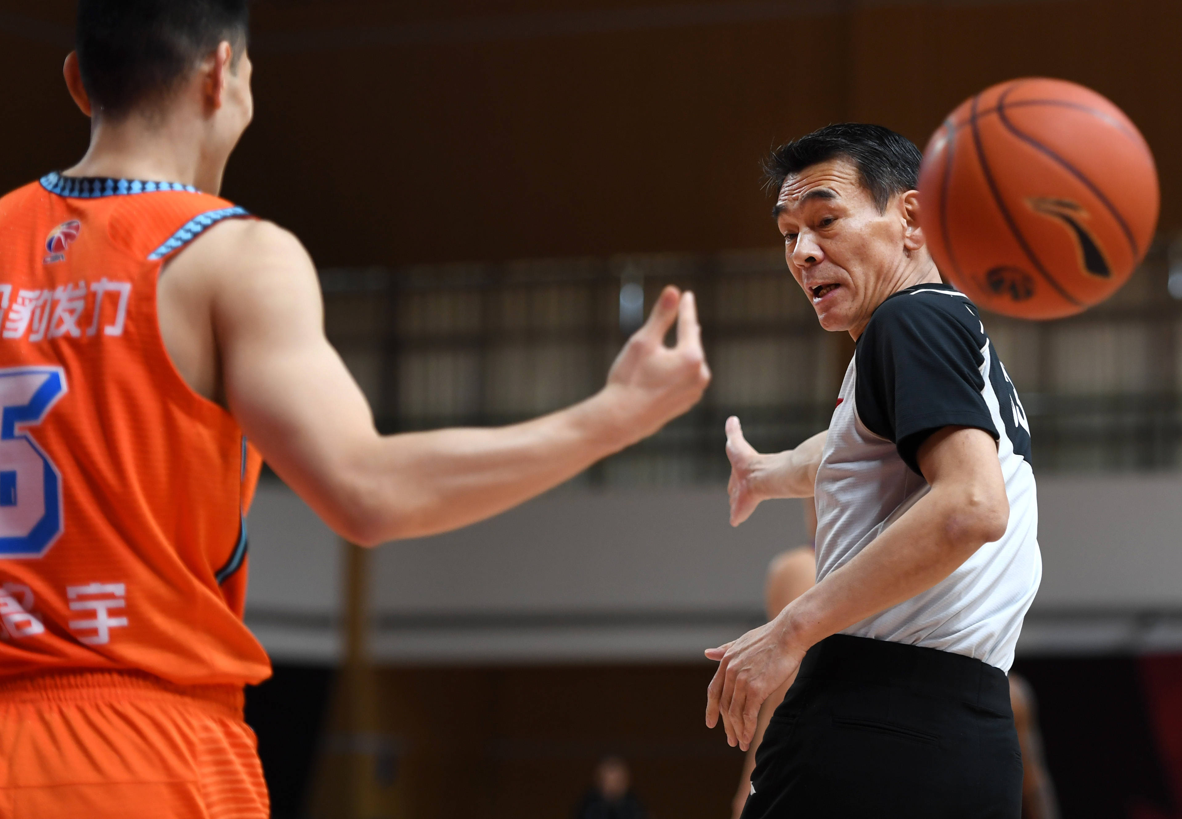 篮球cba第二阶段天津先行者胜福建豹发力