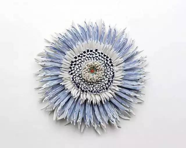 陶瓷碎片再利用居然能拼出这么美的瓷花